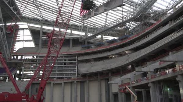 Raw video: Final steel beam lifted into place at U.S. Bank Stadium