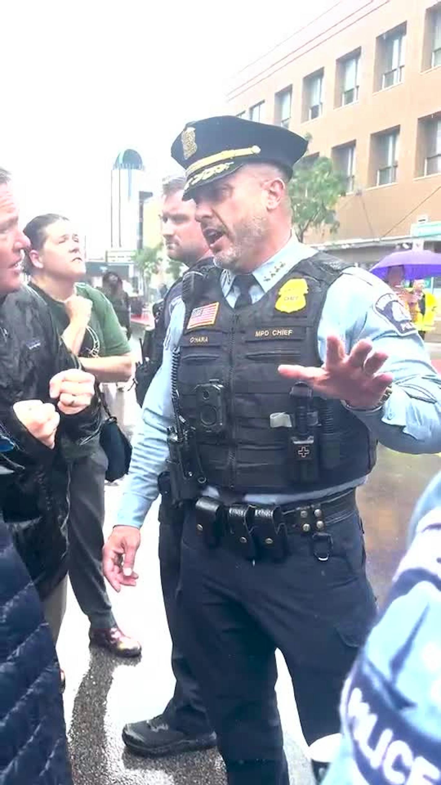 Minneapolis Police Chief Brian O'Hara on the scene at federal agent search of Lake Street restaurant