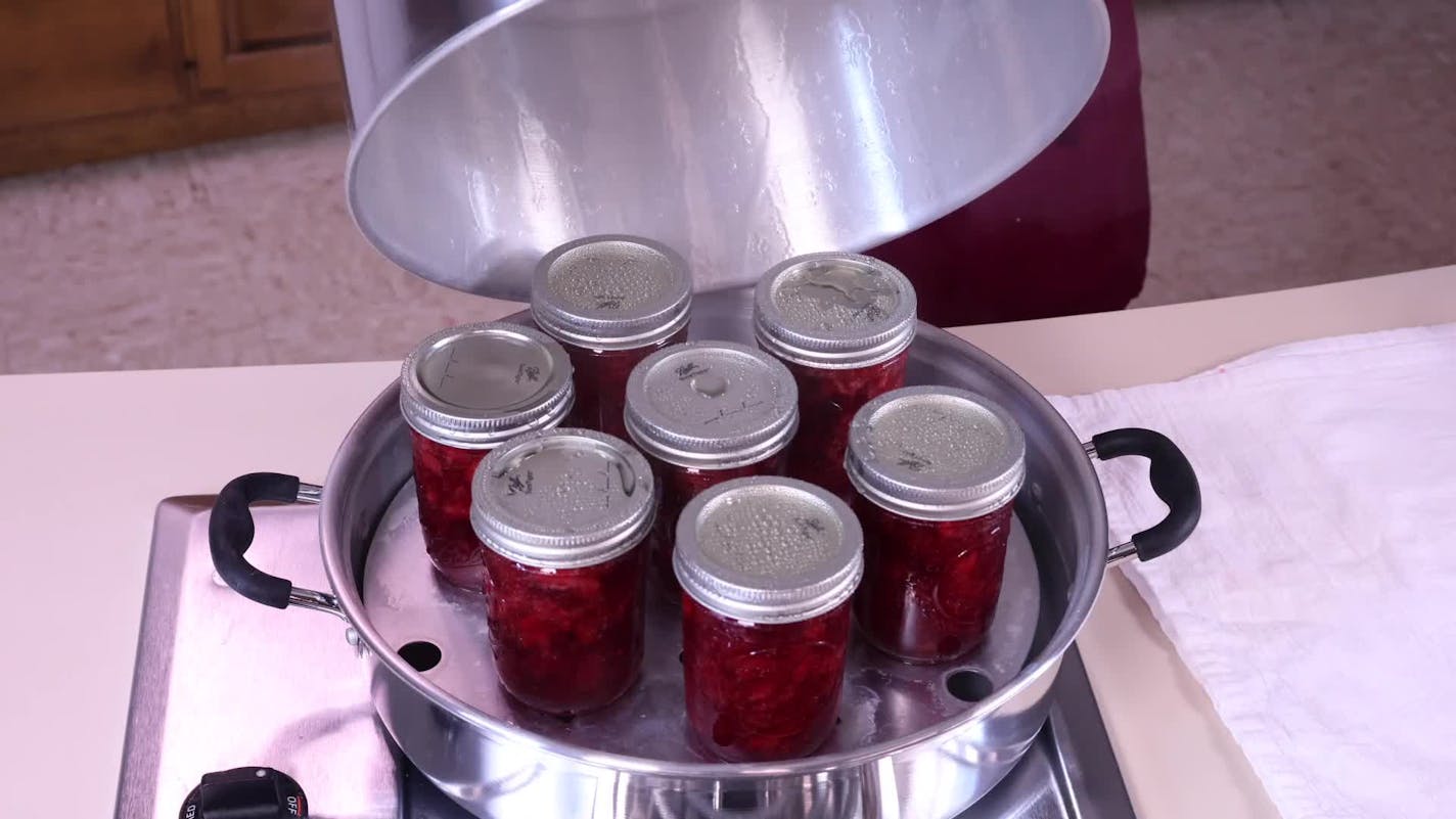 Checking jar seals after canning