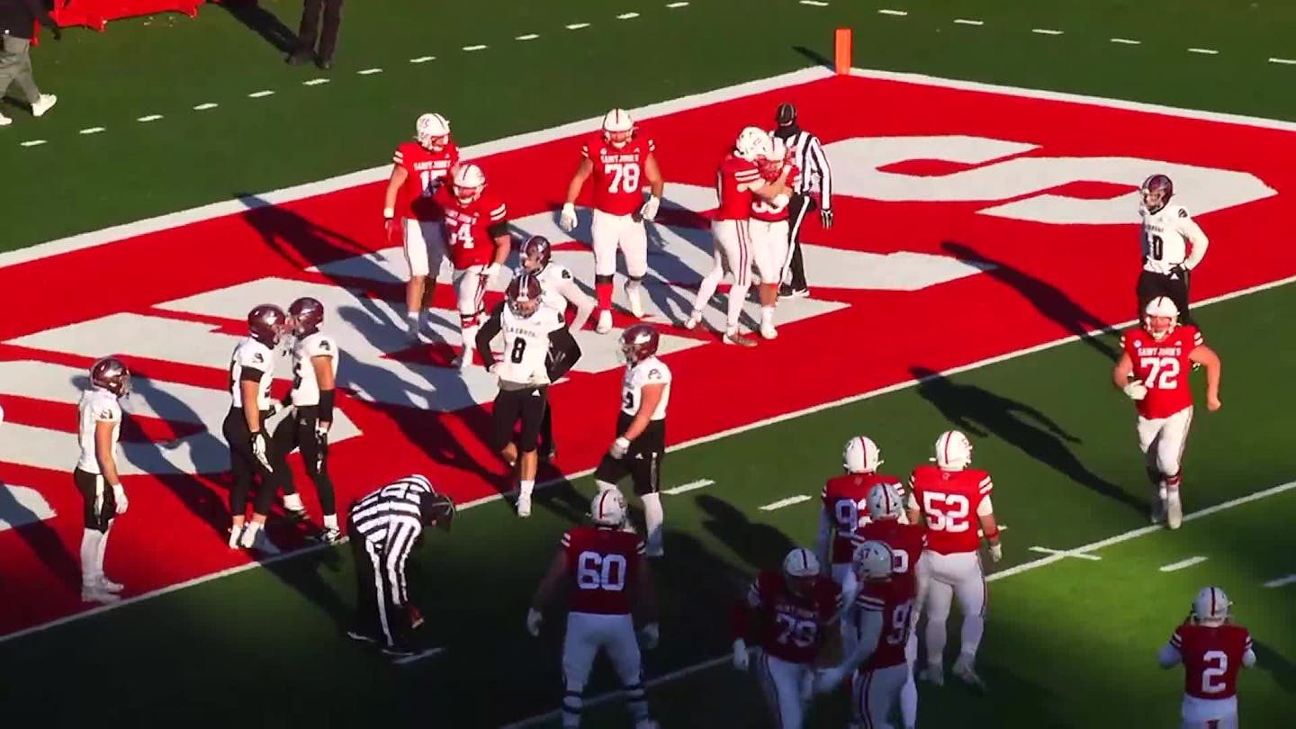 The Johnnies fooled 3,317 spectators and one entire defense with trick play "Rampage."